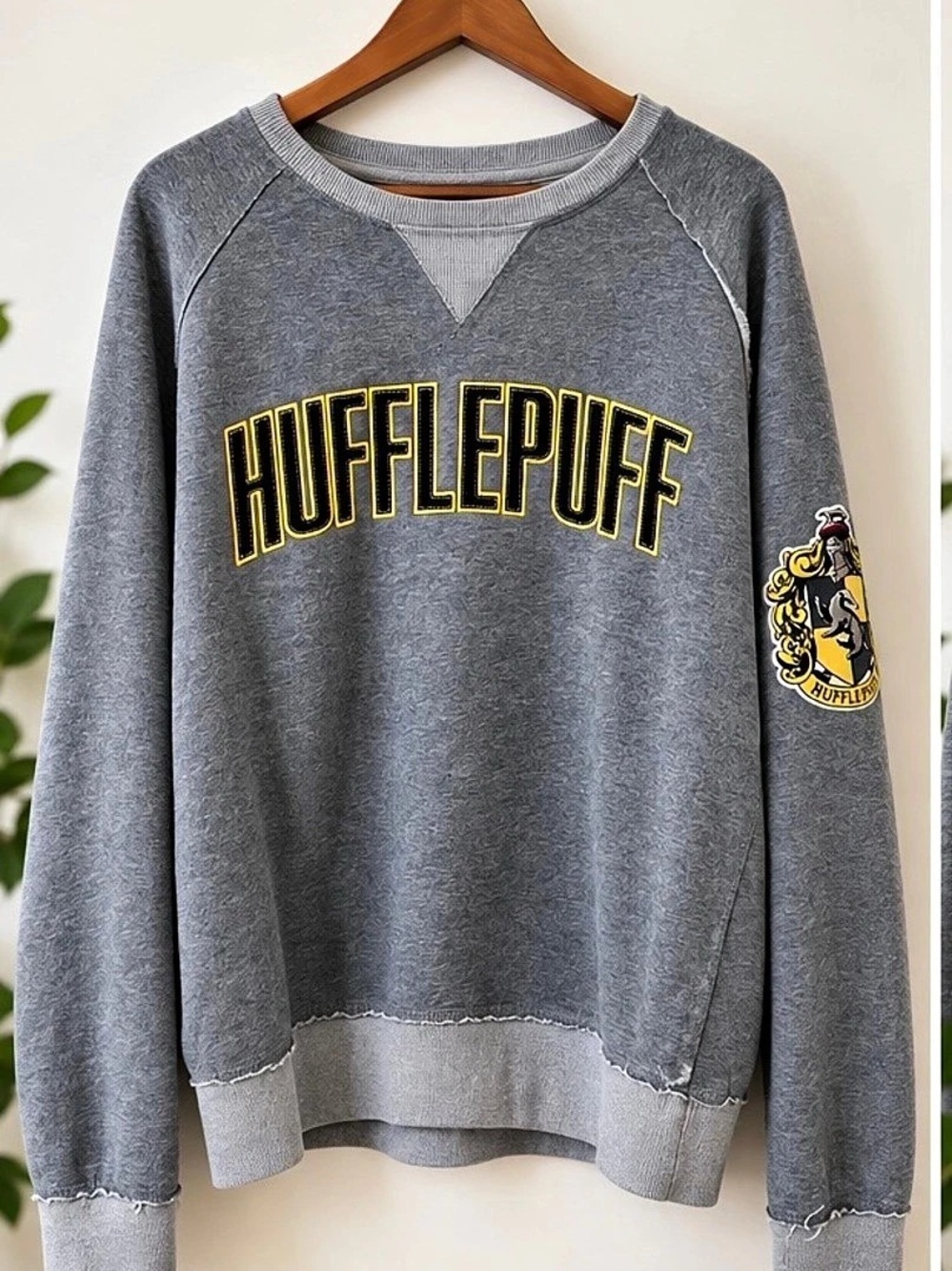 Official Universal Studios Harry Potter Hufflepuff Gray Sweatshirt – Size Large